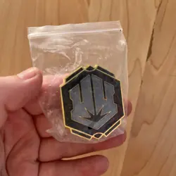 Lorcana - Pin Badge. Grey steel - promo - Disney - Image 1
