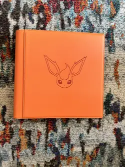 Pokemon TCG - S-Chinese Gift Box Flareon Eevee 480 Slot Card Binder - Image 1