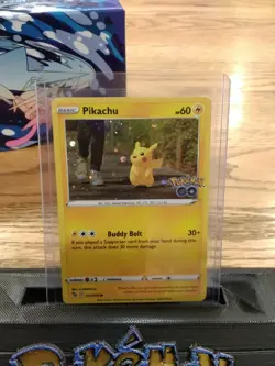 POKEMON PIKACHU 027/078 COMMON COSMOS HOLOFOIL POKEMON GO NM CARD - Image 1