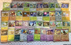 Pokemon TCG Bulk Lot 3200 Non Foil 345 FOIL CARDS and the 24 Cards In front - Image 5