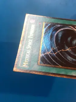 YUGIOH Gold Rare Mystical Space Typhoon GLD3-EN040 PLAYED - Image 3