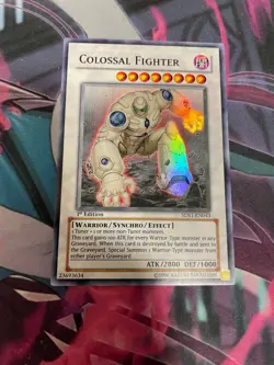 YUGIOH - COLOSSAL FIGHTER - SUPER RARE - 5DS1 - NM - 1ST ED - Image 1