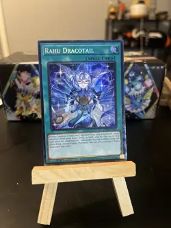 Yu-Gi-Oh! TCG Justice Hunters Raghu Dracotail JUSH-EN009 Collector’s Rare - Image 1
