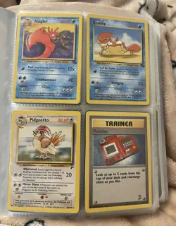 Pokemon binder filled with over 250 cards - Image 1