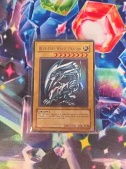 Blue-Eyes White Dragon SDK-001 Ultra Rare Unlimited - Played - Image 1