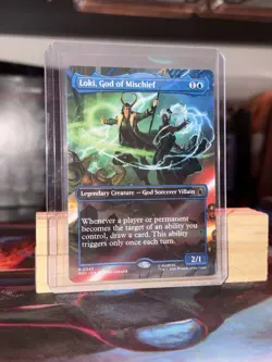 MTG Marvel Super Heroes - Loki, God of Mischief (Borderless)-0343- Non Foil - NM - Image 1