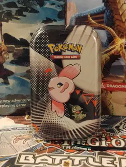 Pokemon TCG Unova Mini Tin [Alomomola & Axew] - SV 10.5: Black Bolt (BLK) SEALED - Image 1
