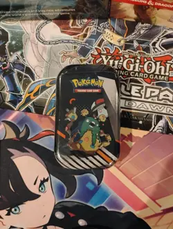 Pokemon TCG Unova Mini Tin [Garbodor & Amoonguss] - SV: Black Bolt (BLK) SEALED - Image 4