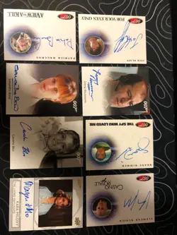 A job lot of 26 James bond trading cards autographs all in near mint condition - Image 3