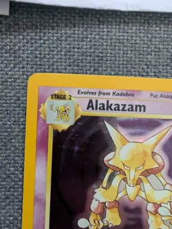 Alakazam 1/102 - Pokemon Base Set - Fantastic condition - vintage ✅ - Image 4