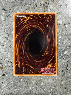 YugiOh 1x Blue-Eyes White Dragon MVP1-ENGV4 Gold Secret Rare Limited Edition NM - Image 2
