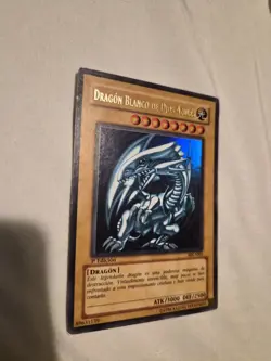 YuGiOh *SPANISH* Blue-Eyes White Dragon 1st Edition BIK-S001 Lightly Played - Image 2