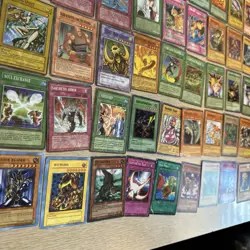 Yu-Gi-Oh! Card Collection– Vintage, Blue-Eyes, Heroes,etc. 83 pieces - Image 4