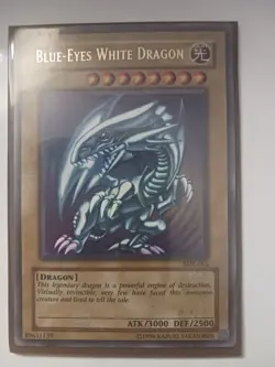 *** BLUE-EYES WHITE DRAGON *** (ORIGINAL ART SDK) Mint Classic SDK- 001 YUGIOH - Image 1