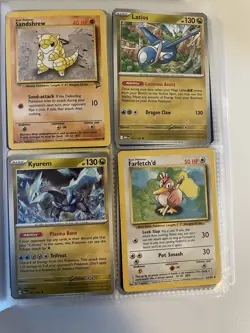 Pokemon binder filled with 250 cards - Image 1