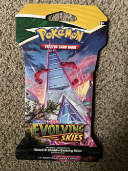 Pokemon Sword & Shield Evolving Skies booster pack sleeve 10 cards NEW - Image 1