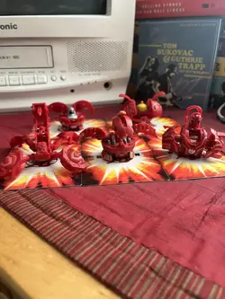 Bakugan Battle Brawlers Pyrus Lot (5 bakugan/25 cards) - Image 3