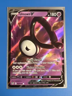 Unown V 065/195 SWSH Silver Tempest Ultra Rare Holo Pokemon 2022 NM + Card Saver - Image 1
