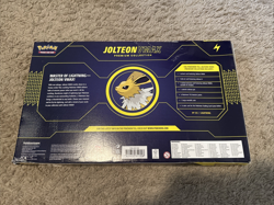 Jolteon VMAX Premium Collection Box Pokemon TCG - Image 3