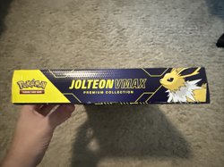 Jolteon VMAX Premium Collection Box Pokemon TCG - Image 5