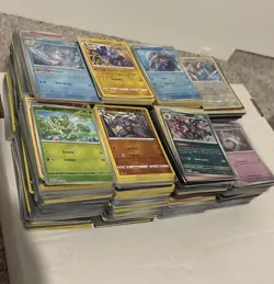 500 Cards Pokemon Bulk Lot All Holos/Reverse Holos - Image 1