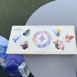 Disney Lorcana TCG Curator's Collection Kit Heroine's Edition Ariel Tinker Bell - Image 1