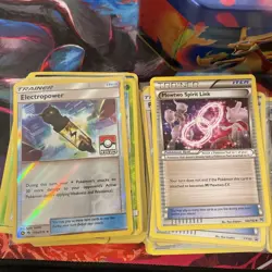 Pokemon Sword & Shield Era Bulk LOT 200 + cards Promos, Holo & Reverse Holo - Image 2