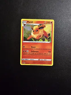 Carte Pokemon Pyroli SWSH041 Epee & Bouclier Holo Promo FR - Image 1