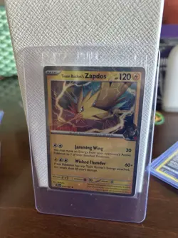 Pokemon TCG Destined Rivals Team Rocket’s Zapdos Gamestop Promo 070/182 - Image 1