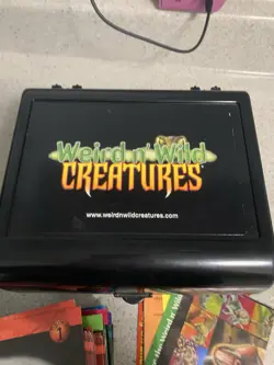 Weird N Wild Creatures 357 Large & 25 Small Cards Some Duplicates Carrying Case - Image 2