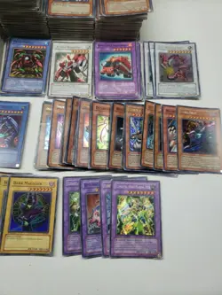 Konami Yu Gi Oh 1996 Vintage Card Lot Over 600 Cards Including 50+ HOLOS + Blimp - Image 4