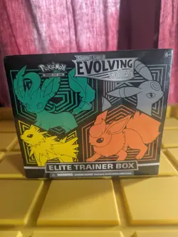 Pokemon TCG Sword & Shield Evolving Skies Elite Trainer Box English 2021 6+ - Image 1