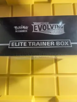 Pokemon TCG Sword & Shield Evolving Skies Elite Trainer Box English 2021 6+ - Image 3
