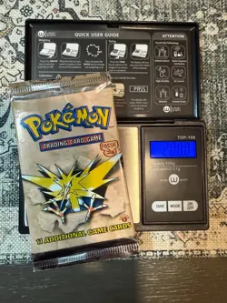 Wizards of the Coast Pokemon (WOC06071) Fossil 1st Editon Booster Pack 4702771060714 - Image 1