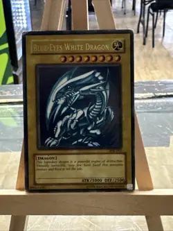 Yugioh *Blue-Eyes White Dragon X1 Ultra Rare Unlimited* (DMG) SDK-001 - Image 1