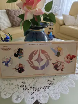 D23 Disney Lorcana Curator's 2026 Coffret Box Heroines Edition - Image 2