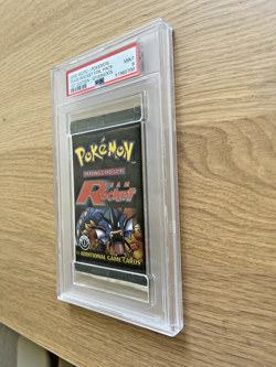 POKEMON | 1ST EDITION TEAM ROCKET 2000 | FOIL BOOSTER PACK GYARADOS| PSA 9 - Image 4
