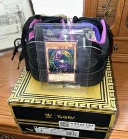 Adidas Dark Magician Exclusive ADC1-EN001 Size 7 Card Sealed (included) - Image 1