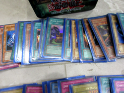 Yugioh Trading Cards Game Lot Of 100 Cards In Green Tin 1996 - Image 5