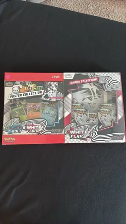 Pokemon TCG Black & White Bolt Flare & White Flare Binder Collection 2-Pack - Image 1