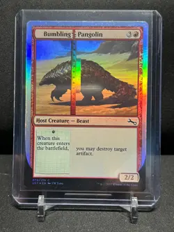 Bumbling Pangolin - Foil - Magic MTG 2017 Unstable - LP - Image 1