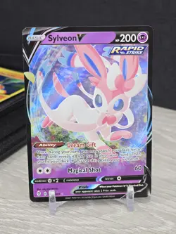Pokemon Card Sylveon V 074/203 SWSH07: Evolving Skies 2021 Ultra Rare Holo NM - Image 3