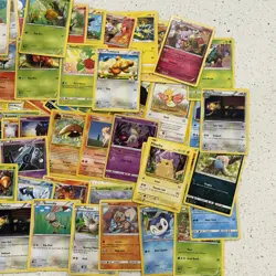 100 Assorted Pokemon Card Lot - HP/MP - Vintage Cards Included - English - Image 1