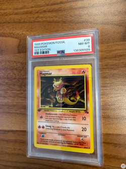 1999 POKEMON FOSSIL 1ST ED #39 MAGMAR PSA 8 - Image 1