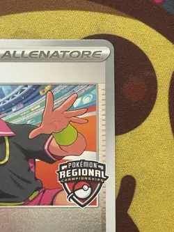 Pokemon ‘Arbitro’ Judge 076/088 - ITALIAN Stamped STAFF Promo - Regional - Image 4