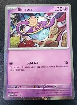 Sinistea 062 Cosmos Holo Black Star Promo SVP en Pokemon TCG 2023 - Image 1