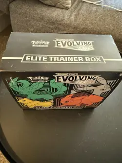 Pokemon TCG: Sword & Shield-Evolving Skies Elite Trainer Box - Image 2