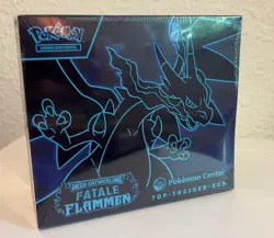Pokemon Fatale Flammen Pokemon Center Top-Trainer-Box Neu OVP Deutsch Case Riss - Image 1