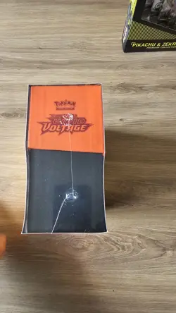 Pokemon TCG: Sword & Shield Vivid Voltage Elite Trainer Box ETB New sealed - Image 3
