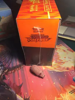Pokemon TCG Sword & Shield Vivid Voltage Elite Trainer Box ETB SEALED - Image 4